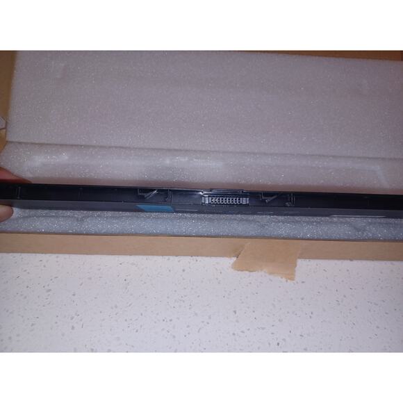 Laptop battery type 34GKR, a 47Wh Standard Rechargeable Li-Polymer Battery - Picture 7 of 8